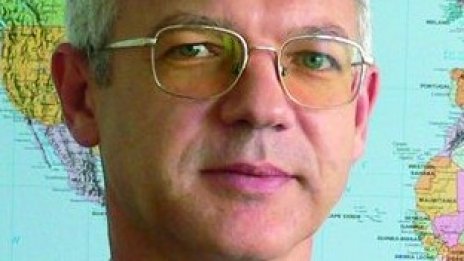 Васил Велев: Последователност във време на динамични промени