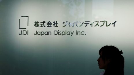 По-слабите продажби на iPhone натежават върху резултатите на Japan Display