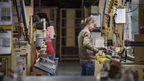 Икономиката на САЩ е нараснала с 3,3% през второто тримесечие – по-силно от първите оценки