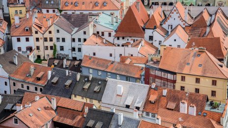 Много европейци ограничават разходите за храна, за да плащат за жилището си