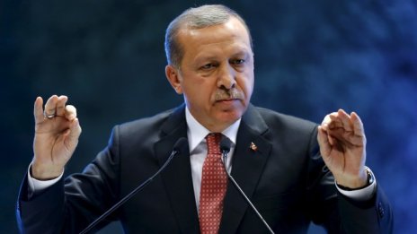 Турция се насочва към диктатура, но има още време избирателите да обърнат вота