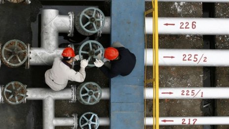 &quot;Газпром&quot; и &quot;Лукойл&quot; с интерес към газови и петролни полета в Иран