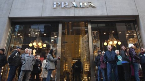 По-малките разходи на китайците в Европа се превърнаха в проблем за Prada