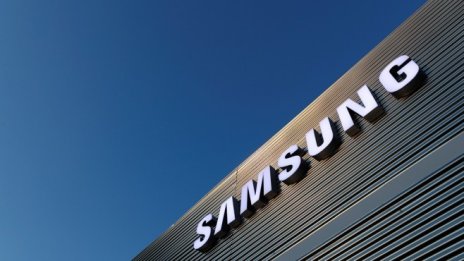 Председателят на борда на Samsung Electronics влиза в затвор за 18 месеца