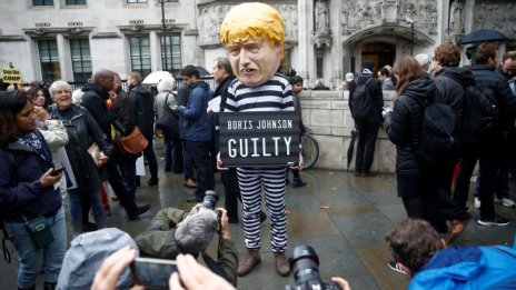 Британският парламент подновява заседанията в сряда