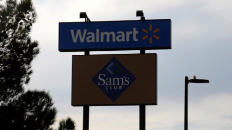Walmart спира да продава амуниции