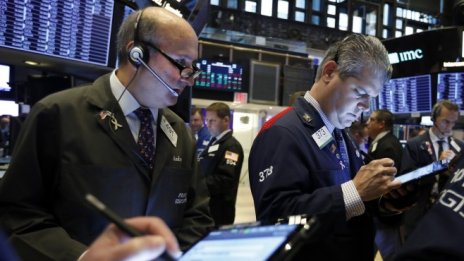 Dow Jones скочи с над 370 пункта заради разведряването в търговския спор 