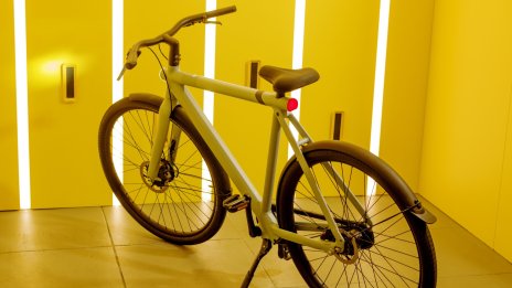 Италианската Micromobility готви оферта за придобиване на закъсалата VanMoof