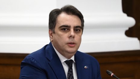 Асен Василев: Нямаме намерение да вдигаме данъците