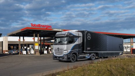 Daimler Truck и TotalEnergies ще изграждат съвместно водородни камиони