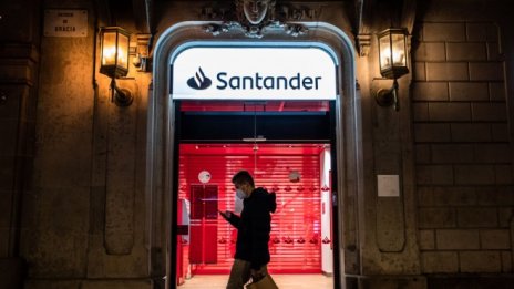 Географският обхват на Santander помогна за по-високата от очакваното печалба