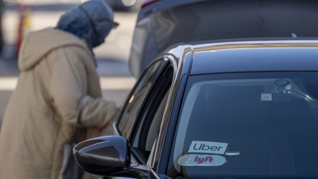  Lyft увеличава таксата за обслужване заради по-високите разходи за застраховки