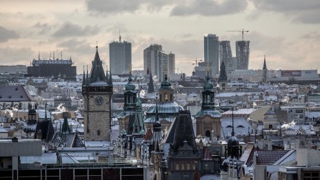 Местният капитал подкрепи възстановяването на инвестициите в имоти в ЦИЕ през 2025 г.