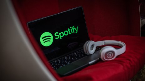 Какво се случи с големите обещания на Spotify за бума на подкастите?