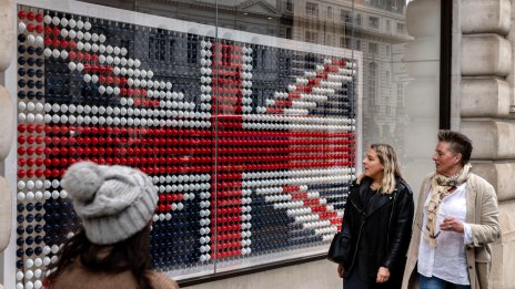 Потребителското доверие на Острова спада до най-ниското ниво от идването на лейбъристите