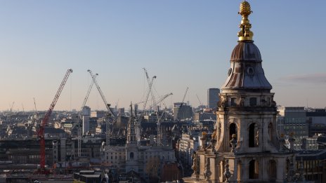 Частният сектор във Великобритания бележи най-бързия си растеж за последната година