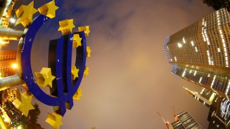 Икономисти очакват еврото да се срине в следващите 18 месеца