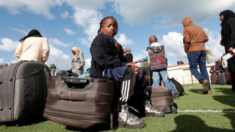 ЕС планира лагери за мигранти в Африка, за да ограничи притока им към Европа