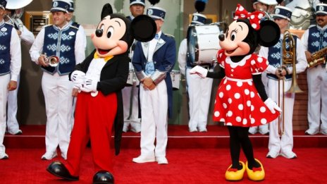 На 90 години звездата на Мики Маус блести по-ярко от всякога 