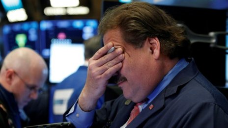 Wall Street започва и новата седмица на червена територия*