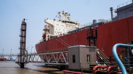 Китай препродава американски втечнен газ на Европа с огромни печалби