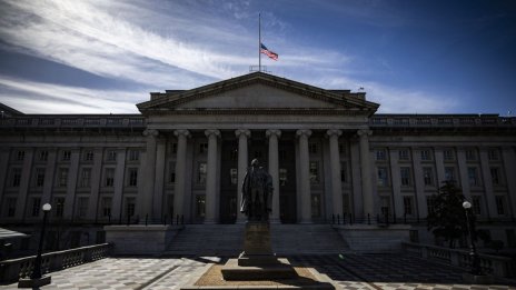 Насочва ли се Америка към дългова криза? Отговорите може би са в чужбина