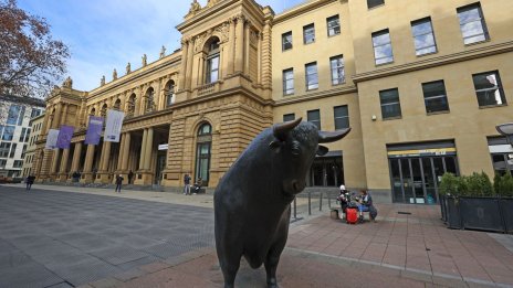 Акциите на компаниите за луксозни стоки и технологии потопиха индекса Stoxx 600