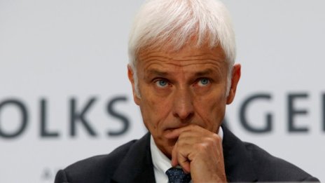 Шойбле критикува мениджърите на VW заради бонусите