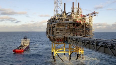 Петролът поевтинява леко в азиатската търговия