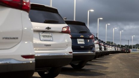 Недостигът на чипове потопи приходите от продажби на GM