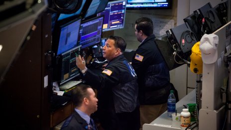 Wall Street започва колебливо заради коментарите на Пауъл за още лихвени повишения*