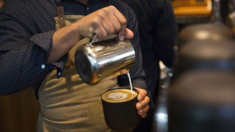 Coca-Cola разглежда възможността да продаде Costa