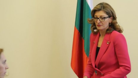 Захариева: Не можем да подкрепим Скопие, докато не получим правни гаранции