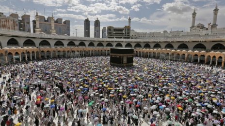 Саудитска Арабия преустановява поклонническите визити в Мека заради коронавируса