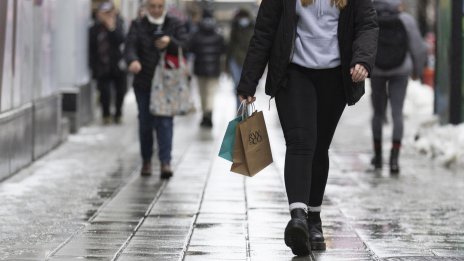 Потребителските настроения в САЩ отчитат спад за първи път от три месеца насам