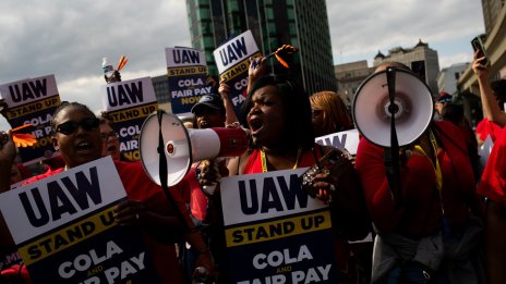 Историческа работническа стачка хвърля сянка върху „триото от Детройт“