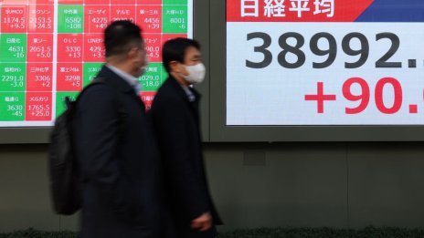 Тръмп разтърси световните борси със смесени сигнали за митата