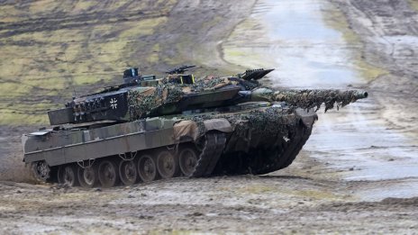 Танковете имат нова роля на фронта, САЩ споделят данни за още удари по руски рафинерии