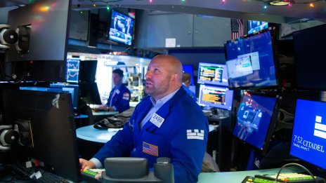 Dow Jones отписа над 500 пункта, банковият сектор беше под натиск