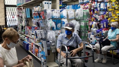 Продажбите на дребно у нас забавят възходящия си тренд през август