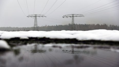 По-слабата енергийна продукция тласка към спад промишленото производство през декември