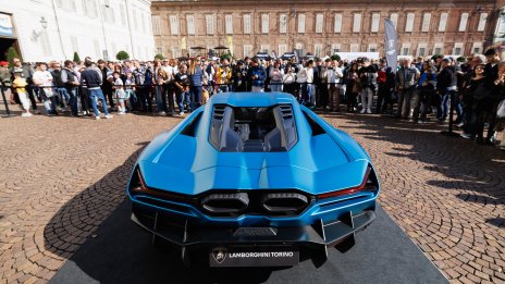 Шефът на Lamborghini: Замразяваме електрификацията заради слабото търсене