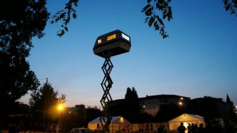 Каравана с гледка ала 5-ия етаж