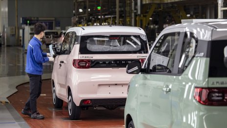 Държавните стимули помагат на продажбите на нови коли в Китай да растат през май