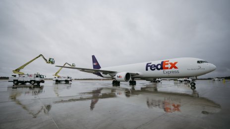 Бумът на пътуванията по въздух създава насрещни ветрове за товарните превози