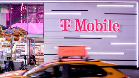 SoftBank Group продаде акции от T-Mobile US за близо 5 млрд. долара