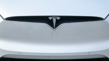 Tesla се насочва към първо съдебно дело с жури заради катастрофа от 2018 г.