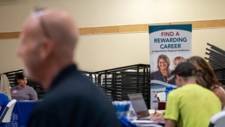 Броят на молбите за безработица в САЩ остава нисък и към края на ноември