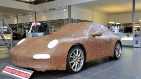 Холандци покриха ново Porsche Carrera S 997 с... шоколад