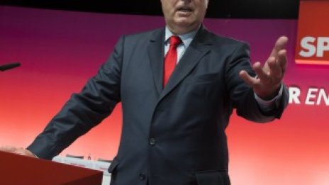 Щайнбрюк: Консолидиращата терапия на Меркел е грешният път